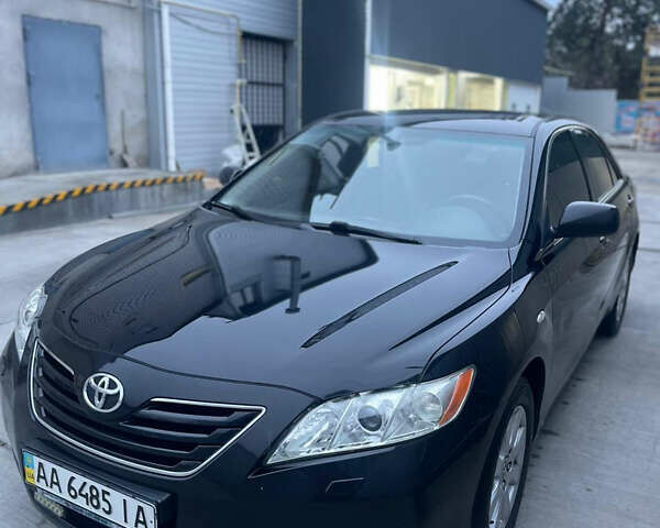 Черный Тойота Камри, объемом двигателя 2.3 л и пробегом 275 тыс. км за 8000 $, фото 2 на Automoto.ua