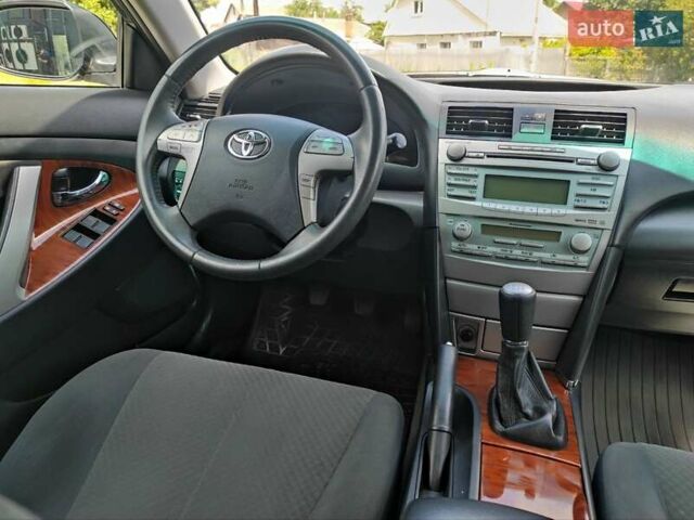 Черный Тойота Камри, объемом двигателя 2.36 л и пробегом 318 тыс. км за 7600 $, фото 13 на Automoto.ua