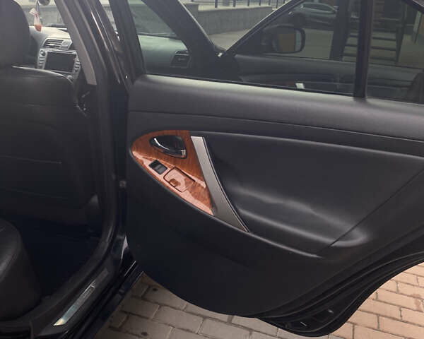 Черный Тойота Камри, объемом двигателя 3.5 л и пробегом 294 тыс. км за 9900 $, фото 6 на Automoto.ua