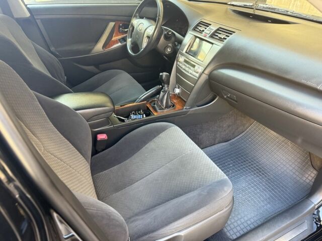 Чорний Тойота Камрі, об'ємом двигуна 2.4 л та пробігом 260 тис. км за 9200 $, фото 6 на Automoto.ua