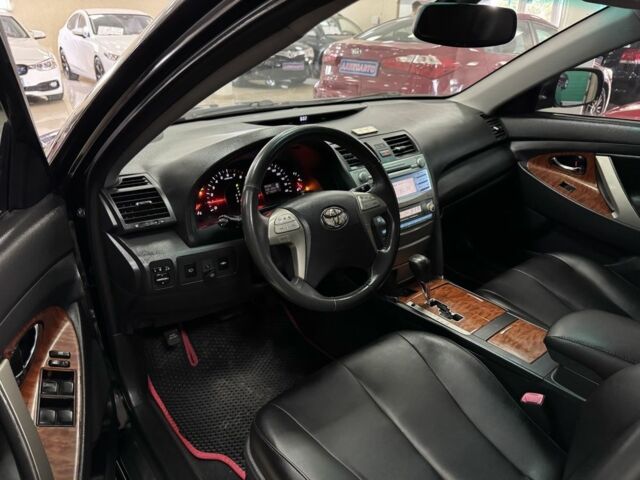 Черный Тойота Камри, объемом двигателя 2.4 л и пробегом 189 тыс. км за 7700 $, фото 9 на Automoto.ua