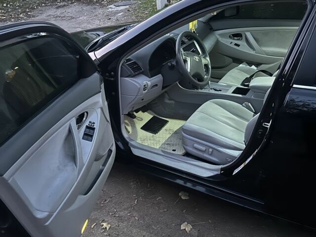 Черный Тойота Камри, объемом двигателя 2.4 л и пробегом 250 тыс. км за 7000 $, фото 6 на Automoto.ua