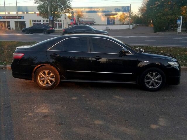 Черный Тойота Камри, объемом двигателя 2.4 л и пробегом 322 тыс. км за 7000 $, фото 1 на Automoto.ua