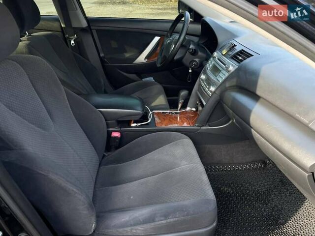 Черный Тойота Камри, объемом двигателя 2.4 л и пробегом 244 тыс. км за 8700 $, фото 17 на Automoto.ua