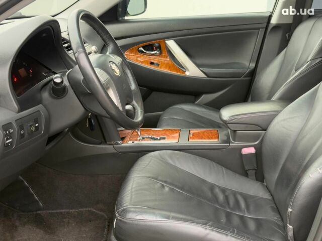 Чорний Тойота Камрі, об'ємом двигуна 2.4 л та пробігом 224 тис. км за 7990 $, фото 13 на Automoto.ua
