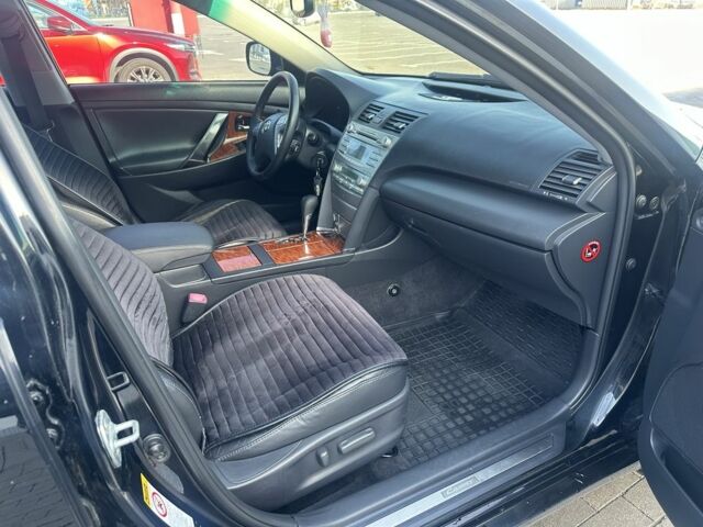 Черный Тойота Камри, объемом двигателя 2.4 л и пробегом 220 тыс. км за 8900 $, фото 4 на Automoto.ua