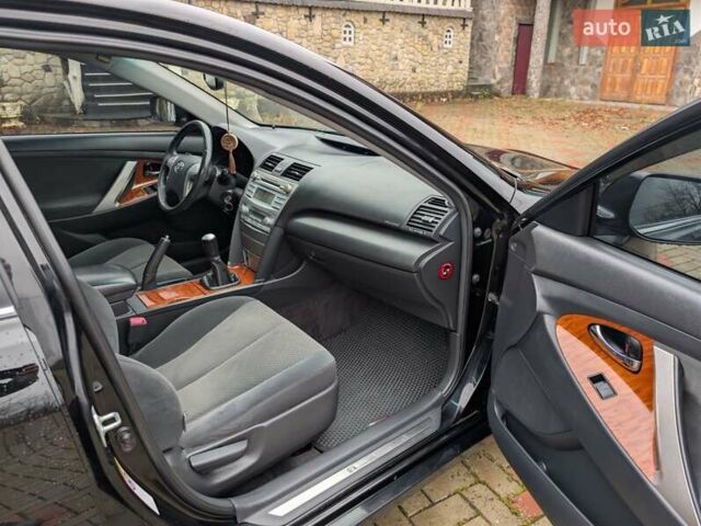 Черный Тойота Камри, объемом двигателя 2.4 л и пробегом 238 тыс. км за 7699 $, фото 27 на Automoto.ua