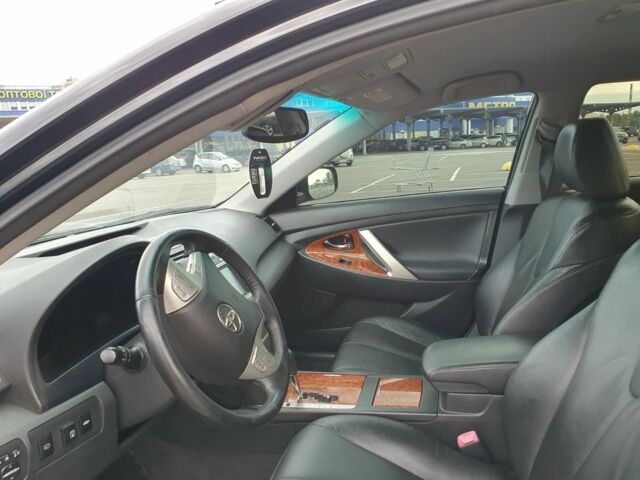 Чорний Тойота Камрі, об'ємом двигуна 2.4 л та пробігом 261 тис. км за 8300 $, фото 6 на Automoto.ua