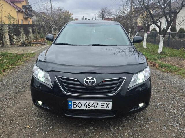Черный Тойота Камри, объемом двигателя 3.5 л и пробегом 300 тыс. км за 7800 $, фото 1 на Automoto.ua