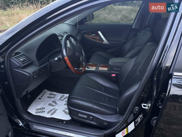 Черный Тойота Камри, объемом двигателя 3.5 л и пробегом 70 тыс. км за 17000 $, фото 12 на Automoto.ua