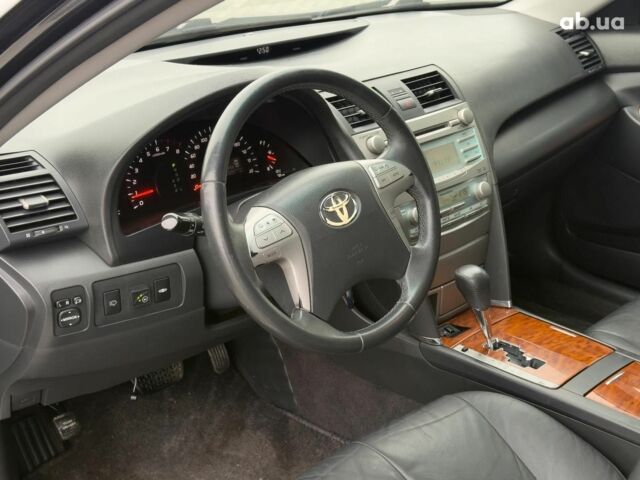 Чорний Тойота Камрі, об'ємом двигуна 2.4 л та пробігом 224 тис. км за 7990 $, фото 12 на Automoto.ua