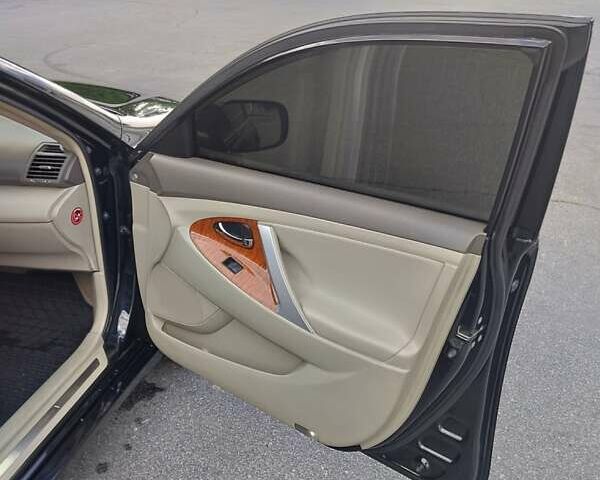 Черный Тойота Камри, объемом двигателя 3.5 л и пробегом 357 тыс. км за 9800 $, фото 16 на Automoto.ua
