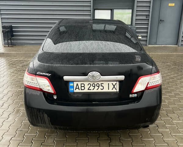 Чорний Тойота Камрі, об'ємом двигуна 2.4 л та пробігом 267 тис. км за 9800 $, фото 2 на Automoto.ua