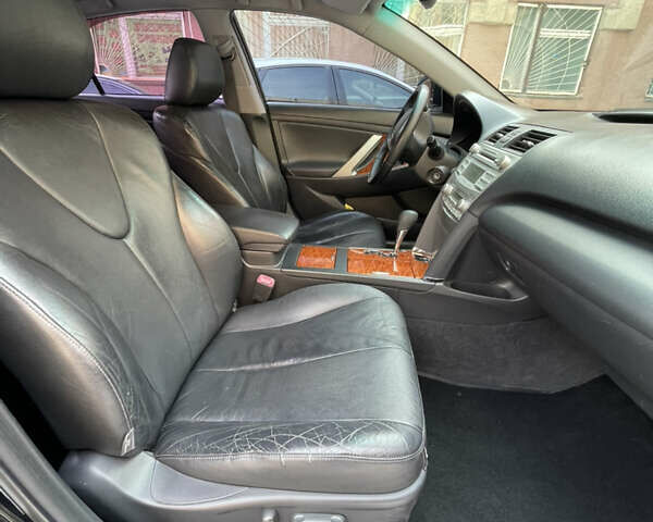 Черный Тойота Камри, объемом двигателя 2.4 л и пробегом 320 тыс. км за 9999 $, фото 16 на Automoto.ua