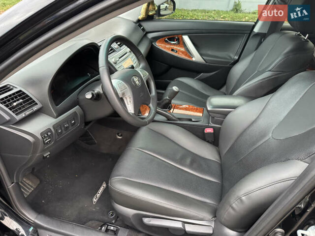 Черный Тойота Камри, объемом двигателя 2.4 л и пробегом 189 тыс. км за 8600 $, фото 18 на Automoto.ua