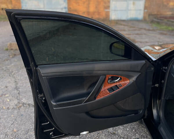 Черный Тойота Камри, объемом двигателя 2.4 л и пробегом 366 тыс. км за 6500 $, фото 10 на Automoto.ua