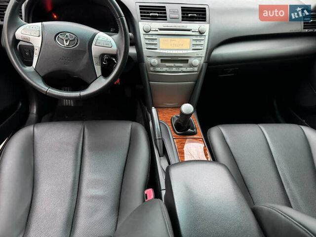 Черный Тойота Камри, объемом двигателя 2.4 л и пробегом 189 тыс. км за 8600 $, фото 16 на Automoto.ua