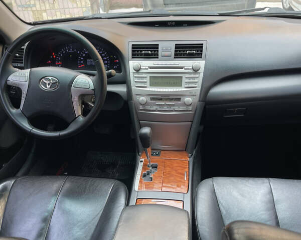 Черный Тойота Камри, объемом двигателя 2.4 л и пробегом 320 тыс. км за 9999 $, фото 14 на Automoto.ua