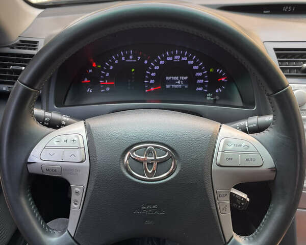 Черный Тойота Камри, объемом двигателя 2.4 л и пробегом 320 тыс. км за 9999 $, фото 11 на Automoto.ua