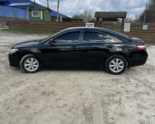 Черный Тойота Камри, объемом двигателя 2.4 л и пробегом 320 тыс. км за 9999 $, фото 1 на Automoto.ua