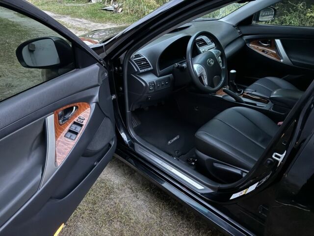 Черный Тойота Камри, объемом двигателя 2.4 л и пробегом 189 тыс. км за 8200 $, фото 6 на Automoto.ua