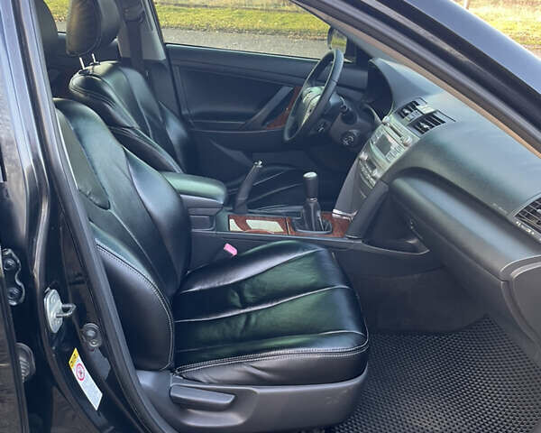 Черный Тойота Камри, объемом двигателя 2.4 л и пробегом 366 тыс. км за 6500 $, фото 15 на Automoto.ua