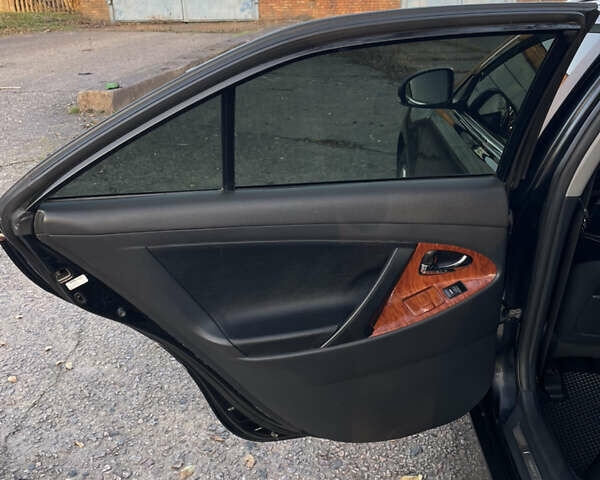 Черный Тойота Камри, объемом двигателя 2.4 л и пробегом 366 тыс. км за 6500 $, фото 12 на Automoto.ua