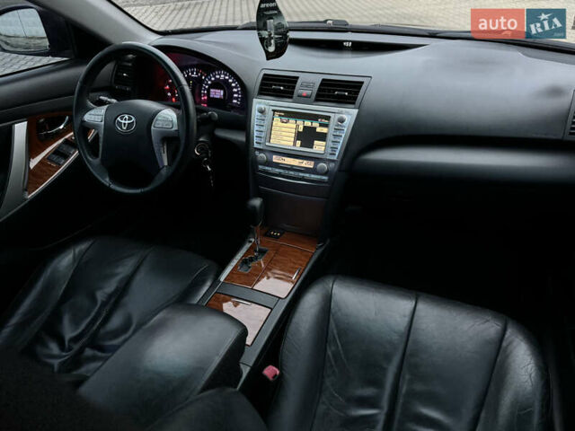 Черный Тойота Камри, объемом двигателя 2.4 л и пробегом 206 тыс. км за 10750 $, фото 68 на Automoto.ua