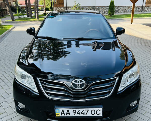Черный Тойота Камри, объемом двигателя 2.4 л и пробегом 300 тыс. км за 10500 $, фото 2 на Automoto.ua