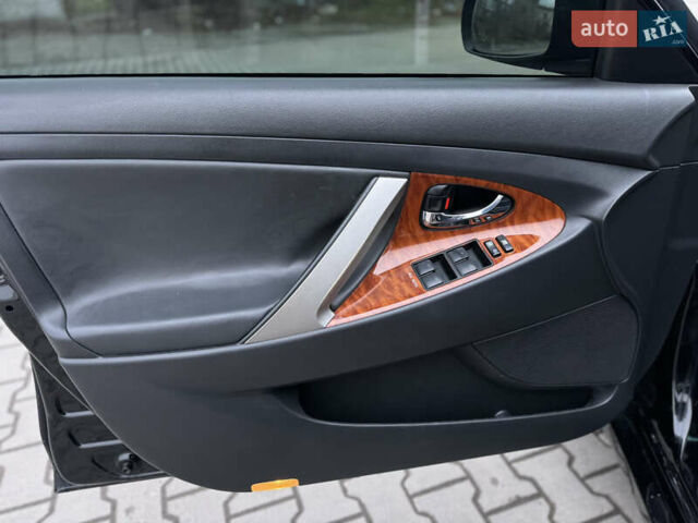 Черный Тойота Камри, объемом двигателя 2.4 л и пробегом 206 тыс. км за 10750 $, фото 46 на Automoto.ua