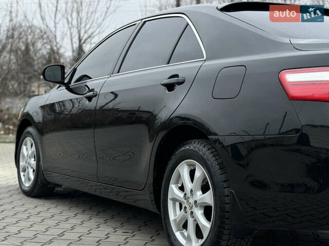 Черный Тойота Камри, объемом двигателя 2.4 л и пробегом 206 тыс. км за 10750 $, фото 20 на Automoto.ua