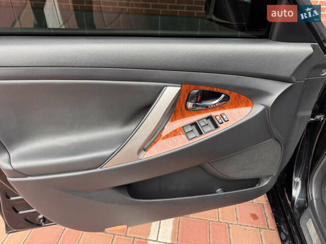Чорний Тойота Камрі, об'ємом двигуна 2.36 л та пробігом 214 тис. км за 9700 $, фото 10 на Automoto.ua
