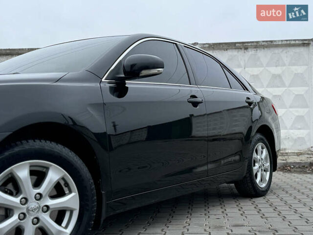 Черный Тойота Камри, объемом двигателя 2.4 л и пробегом 206 тыс. км за 10750 $, фото 25 на Automoto.ua