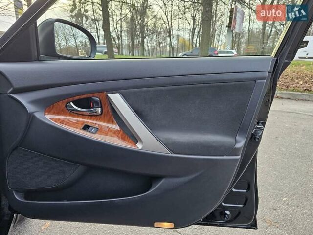 Черный Тойота Камри, объемом двигателя 2.36 л и пробегом 197 тыс. км за 11000 $, фото 24 на Automoto.ua