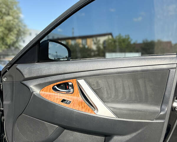 Черный Тойота Камри, объемом двигателя 2.36 л и пробегом 270 тыс. км за 8900 $, фото 24 на Automoto.ua