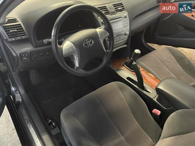 Черный Тойота Камри, объемом двигателя 2.4 л и пробегом 78 тыс. км за 11800 $, фото 2 на Automoto.ua