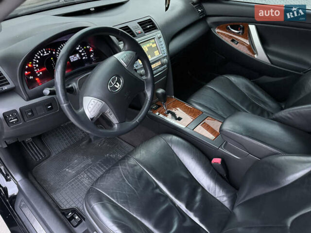 Черный Тойота Камри, объемом двигателя 2.4 л и пробегом 206 тыс. км за 10750 $, фото 45 на Automoto.ua