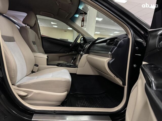 Черный Тойота Камри, объемом двигателя 0 л и пробегом 154 тыс. км за 10000 $, фото 2 на Automoto.ua