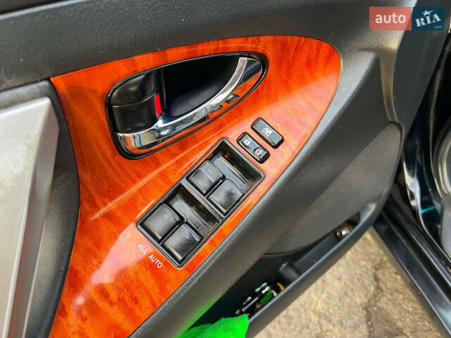 Черный Тойота Камри, объемом двигателя 3.5 л и пробегом 293 тыс. км за 9990 $, фото 9 на Automoto.ua