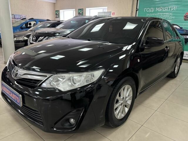 Черный Тойота Камри, объемом двигателя 2.5 л и пробегом 154 тыс. км за 9500 $, фото 3 на Automoto.ua