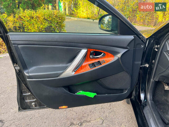 Черный Тойота Камри, объемом двигателя 3.5 л и пробегом 293 тыс. км за 9990 $, фото 8 на Automoto.ua