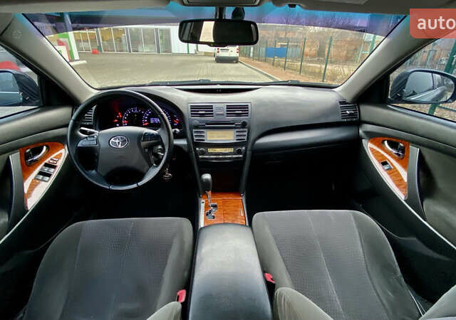 Черный Тойота Камри, объемом двигателя 2.4 л и пробегом 315 тыс. км за 9799 $, фото 1 на Automoto.ua