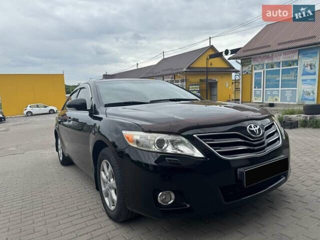 Чорний Тойота Камрі, об'ємом двигуна 2.4 л та пробігом 168 тис. км за 11300 $, фото 1 на Automoto.ua