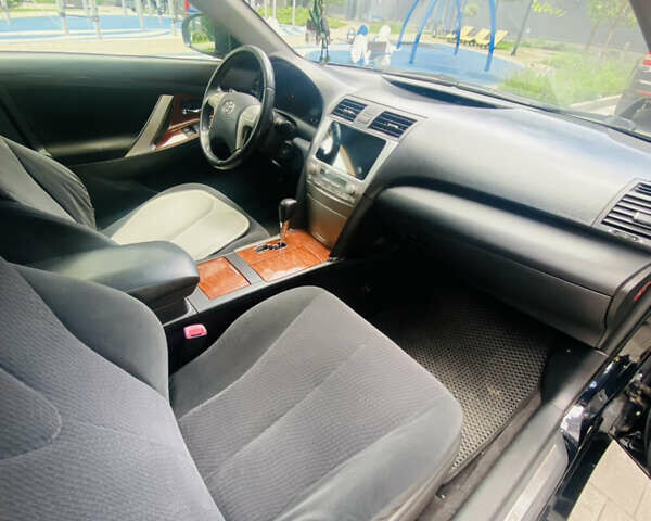 Чорний Тойота Камрі, об'ємом двигуна 2.4 л та пробігом 260 тис. км за 10000 $, фото 16 на Automoto.ua