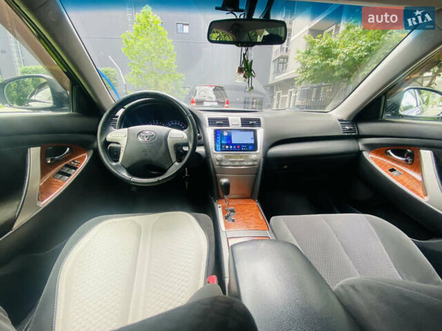 Чорний Тойота Камрі, об'ємом двигуна 2.4 л та пробігом 260 тис. км за 10000 $, фото 12 на Automoto.ua