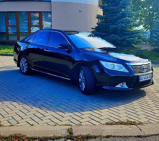 Чорний Тойота Камрі, об'ємом двигуна 2.5 л та пробігом 180 тис. км за 13100 $, фото 3 на Automoto.ua