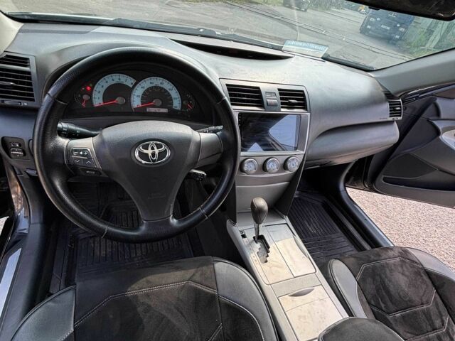 Черный Тойота Камри, объемом двигателя 2.5 л и пробегом 290 тыс. км за 8200 $, фото 10 на Automoto.ua