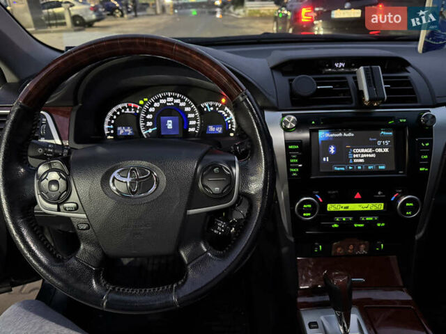 Черный Тойота Камри, объемом двигателя 2.5 л и пробегом 190 тыс. км за 13000 $, фото 5 на Automoto.ua