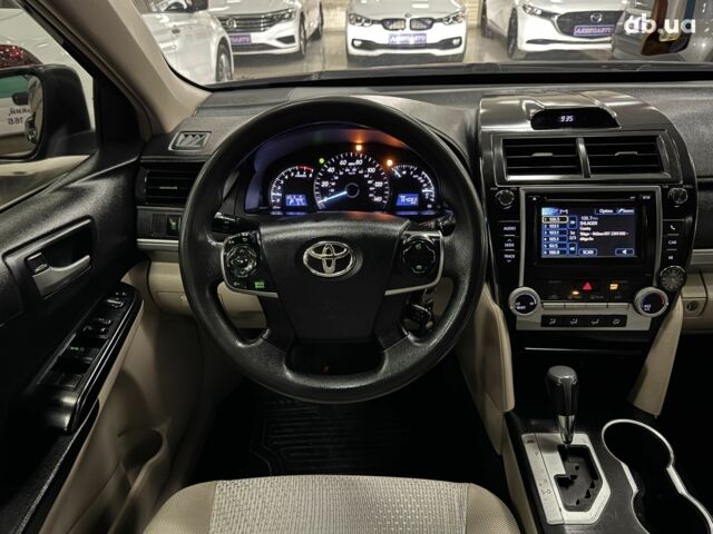 Черный Тойота Камри, объемом двигателя 0 л и пробегом 154 тыс. км за 10000 $, фото 1 на Automoto.ua