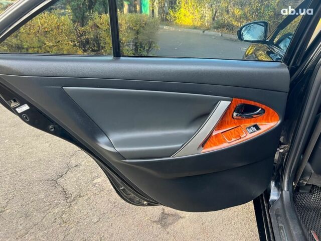 Чорний Тойота Камрі, об'ємом двигуна 3.5 л та пробігом 293 тис. км за 9990 $, фото 19 на Automoto.ua